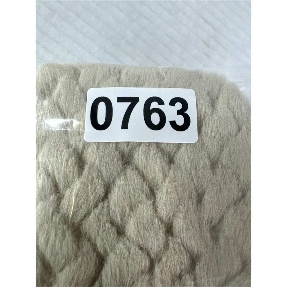 Auden Women's 0763 M/L 8-12‎ Faux Fur Slipper Socks Beige Gripper Bottom NWT